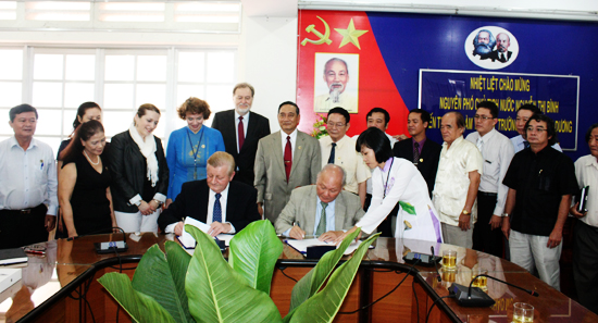 Trường Đại học Bình Dương ký kết hợp tác với Trường Đại học Khoa học và công nghệ AGH – Ba Lan